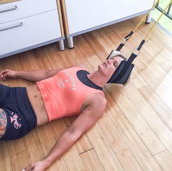 Post gym neck hammock